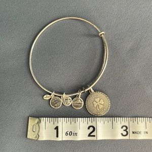 ALEX & ANI GOOD LUCK 4 LEAF CLOVER BRACELET
